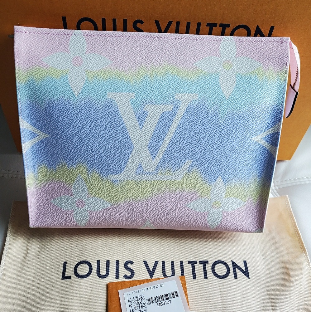 Louis Vuitton Toiletry 26 Summer Escale